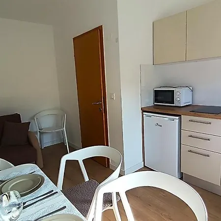 Caramel Comforts With Sea View In Stinjan Only 300 M From The Beach, Free Parking Pula Exterior photo