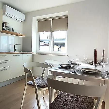 Caramel Comforts With Sea View In Stinjan Only 300 M From The Beach, Free Parking Pula Room photo