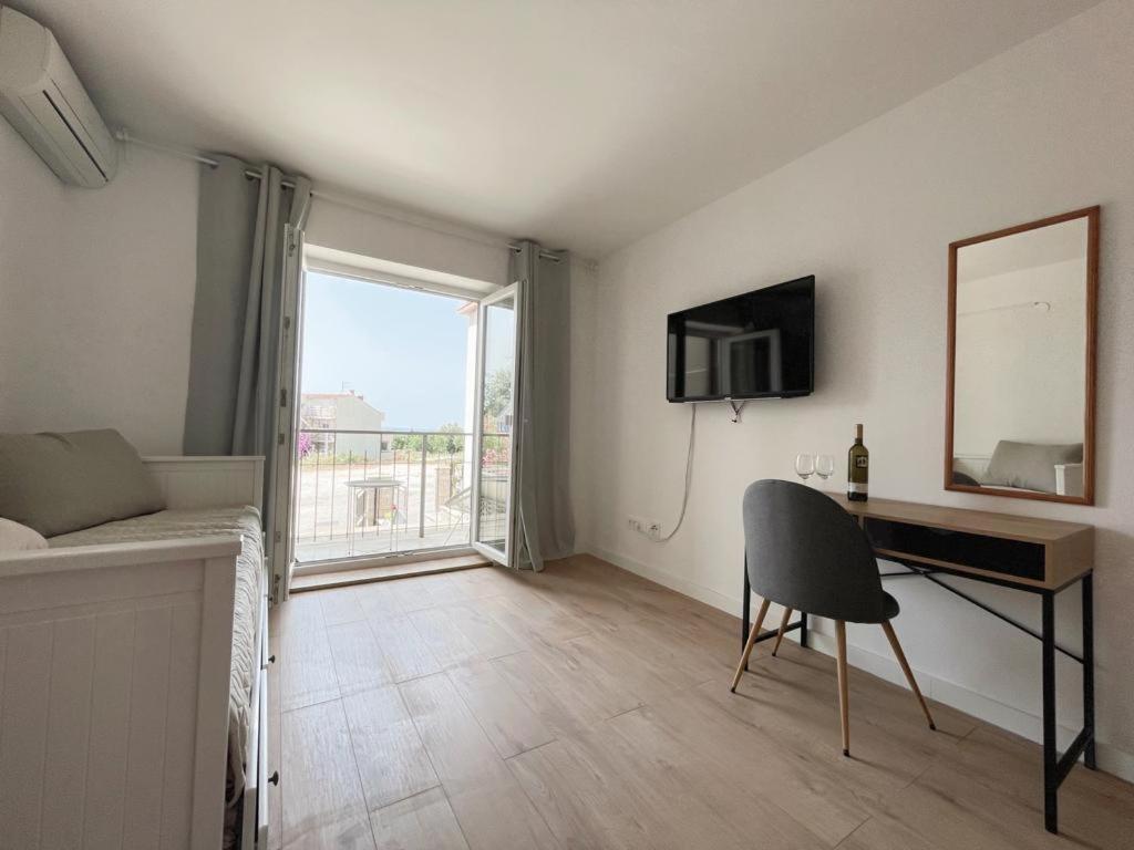 Caramel Comforts With Sea View In Stinjan Only 300 M From The Beach, Free Parking * Pula