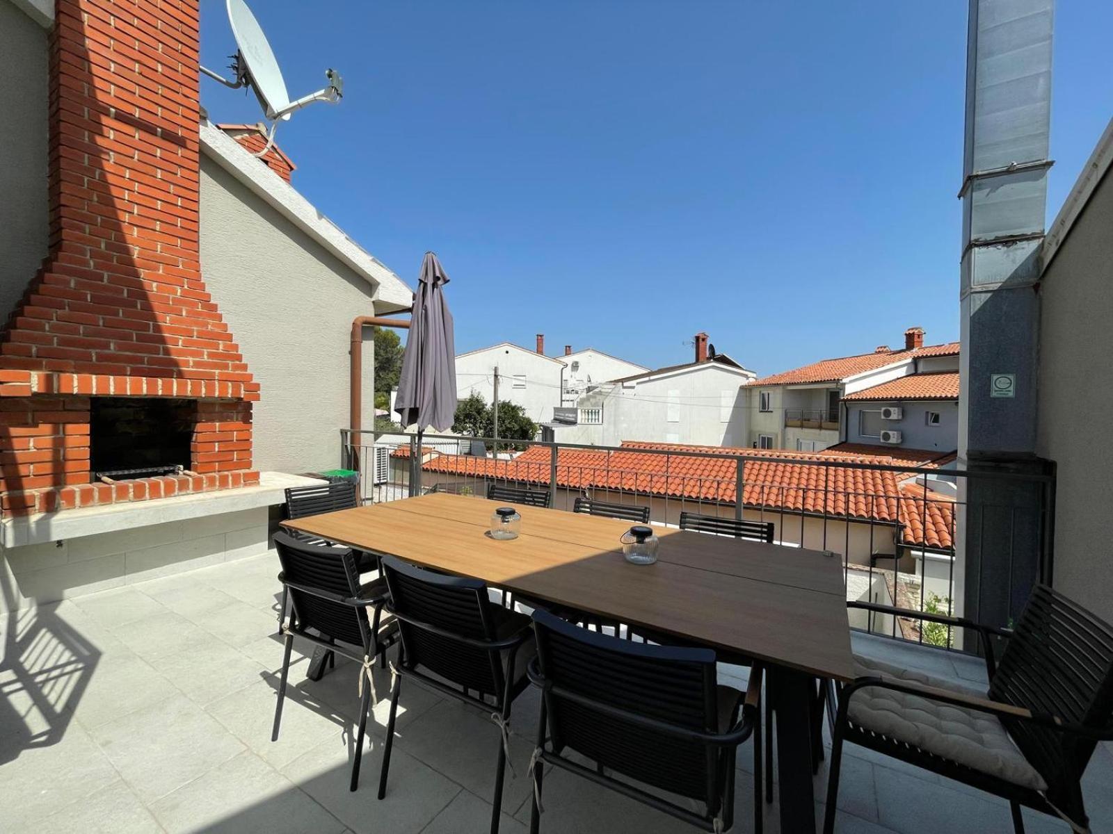 Caramel Comforts With Sea View In Stinjan Only 300 M From The Beach, Free Parking Appartamento Pola