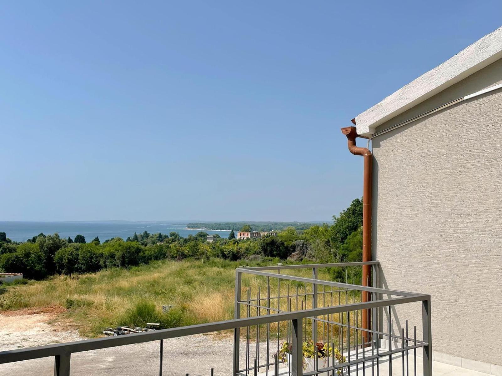 Apartmán Caramel Comforts With Sea View In Stinjan Only 300 M From The Beach, Free Parking *