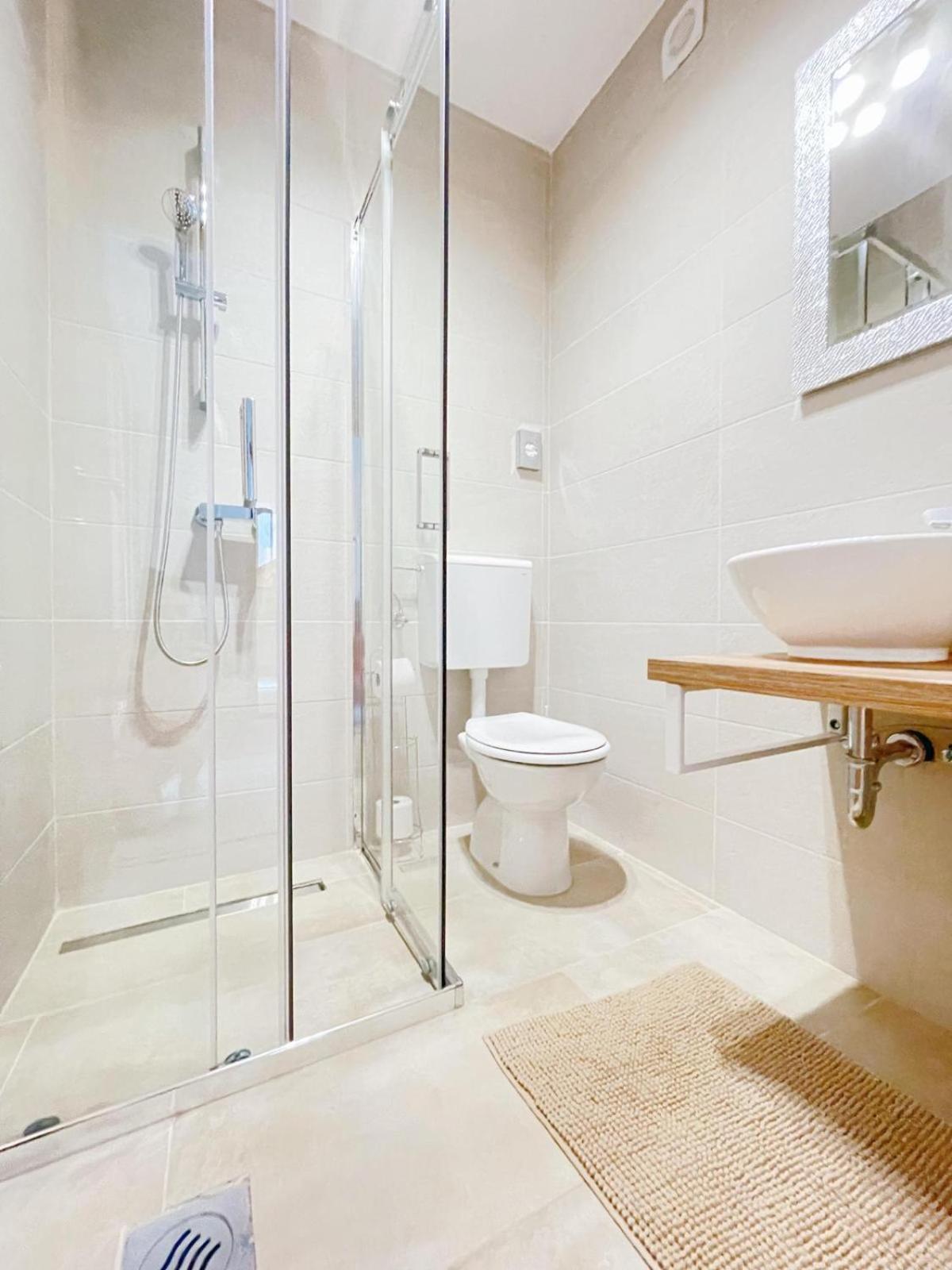 Caramel Comforts With Sea View In Stinjan Only 300 M From The Beach, Free Parking Apartmán *