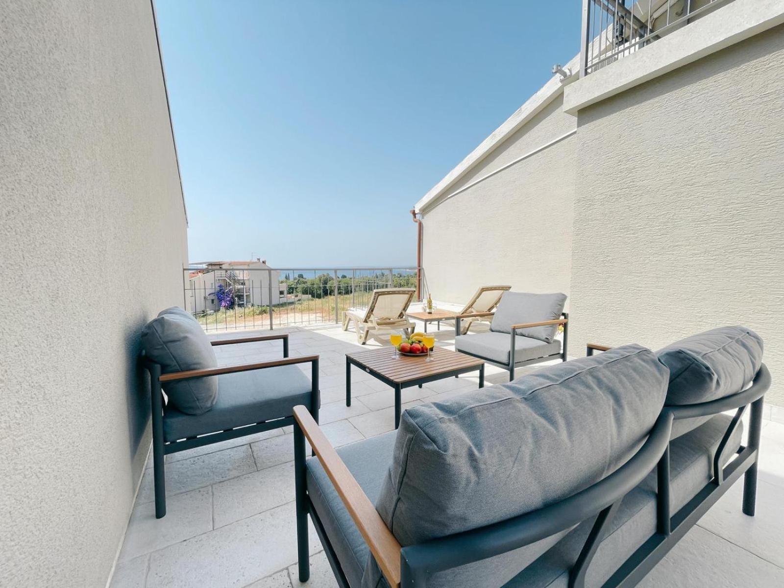 Caramel Comforts With Sea View In Stinjan Only 300 M From The Beach, Free Parking * Pola