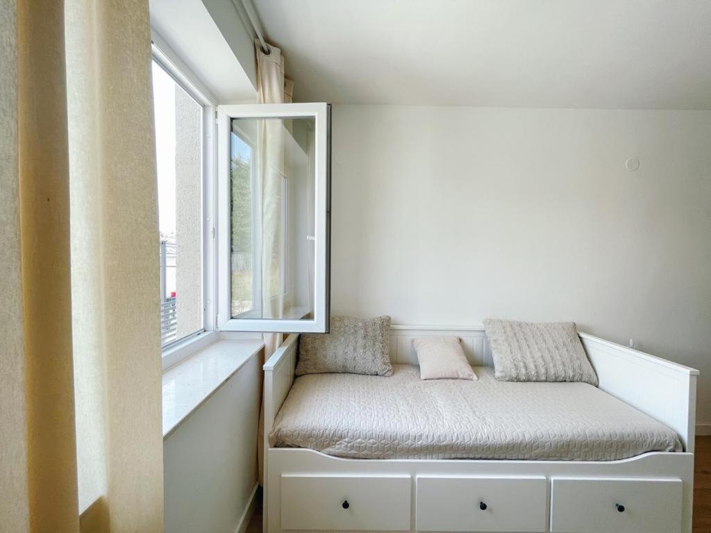 Caramel Comforts With Sea View In Stinjan Only 300 M From The Beach, Free Parking Pola