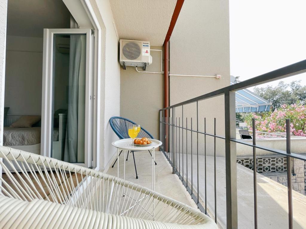 Caramel Comforts With Sea View In Stinjan Only 300 M From The Beach, Free Parking Appartamento