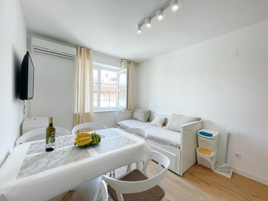 Caramel Comforts With Sea View In Stinjan Only 300 M From The Beach, Free Parking *