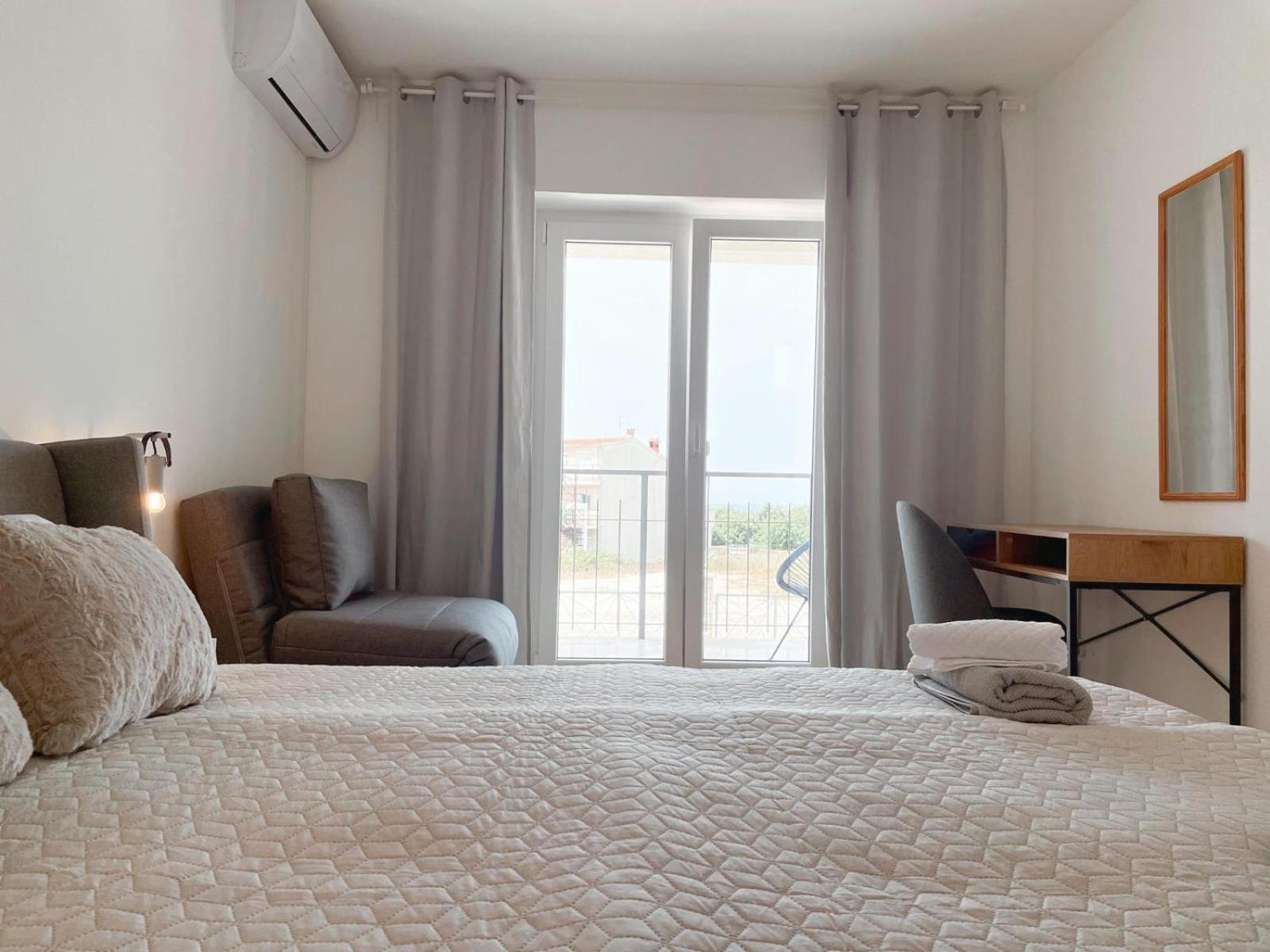 Caramel Comforts With Sea View In Stinjan Only 300 M From The Beach, Free Parking Apartmán *