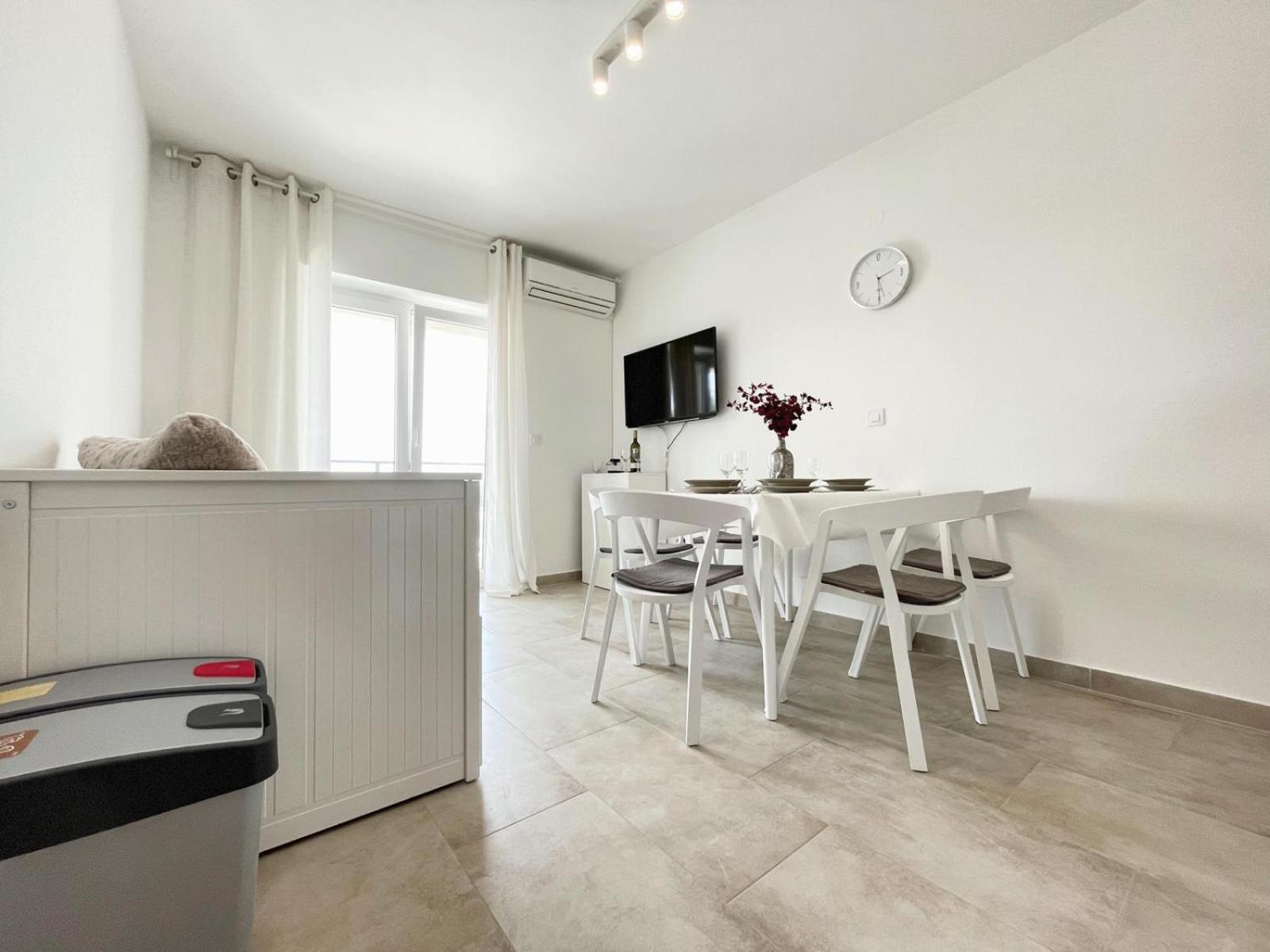 Apartmán Caramel Comforts With Sea View In Stinjan Only 300 M From The Beach, Free Parking *