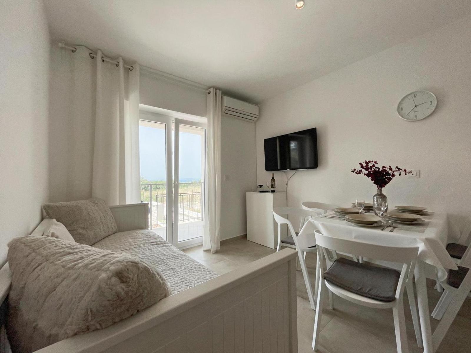 Caramel Comforts With Sea View In Stinjan Only 300 M From The Beach, Free Parking * Pola