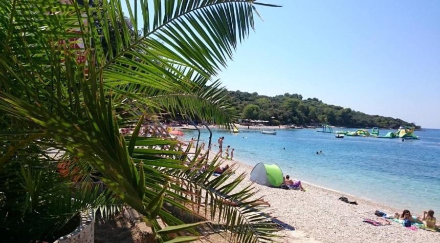Caramel Comforts With Sea View In Stinjan Only 300 M From The Beach, Free Parking Apartmán *