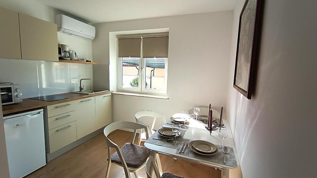 Apartamento Caramel Comforts With Sea View In Stinjan Only 300 M From The Beach, Free Parking
